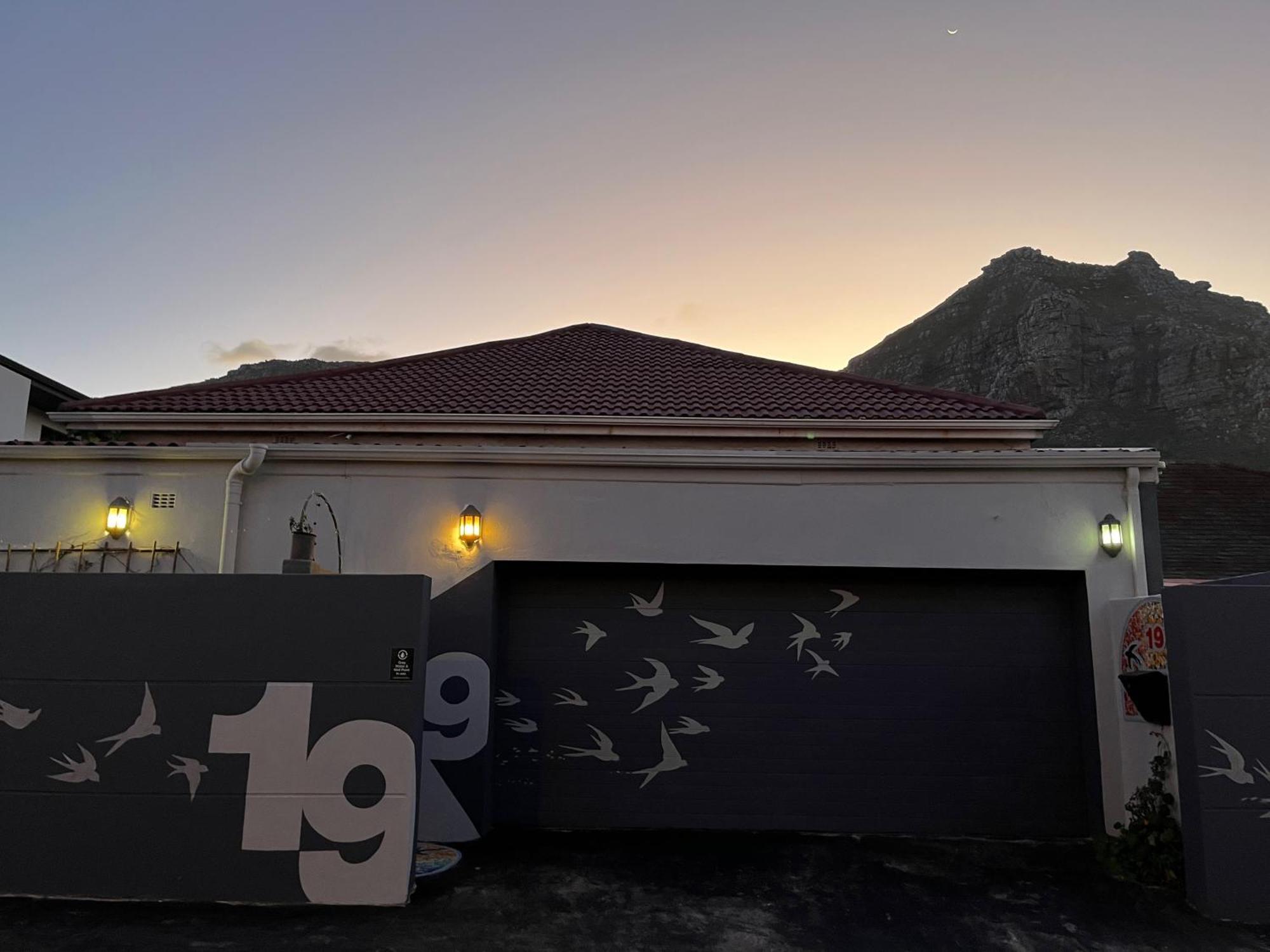 Seaside Getaway @ Swallow House Suite #2 Cape Town Exterior photo