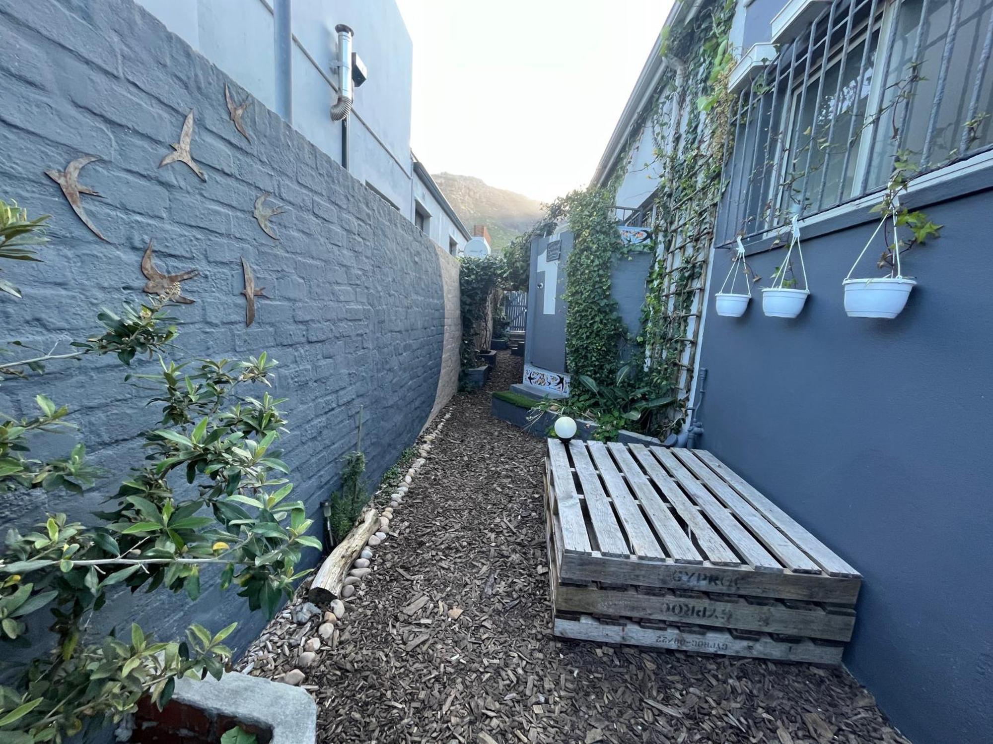 Seaside Getaway @ Swallow House Suite #2 Cape Town Exterior photo